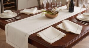 TABLE RUNNER WITH NAPKINS